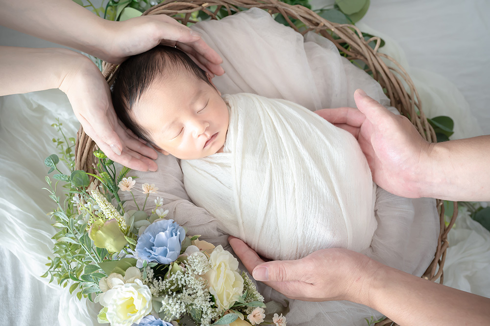 静岡市・富士市・沼津市のドレス専門店フィーノ記念日のニューボーン（新生児の記念撮影）