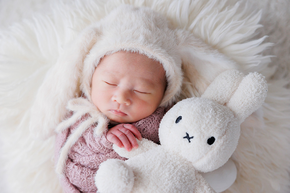 静岡市・富士市・沼津市のドレス専門店フィーノ記念日のニューボーン（新生児の記念撮影）