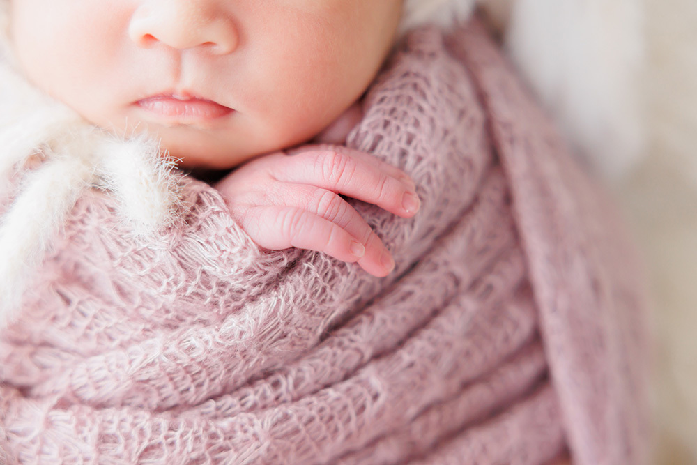 静岡市・富士市・沼津市のドレス専門店フィーノ記念日のニューボーン（新生児の記念撮影）