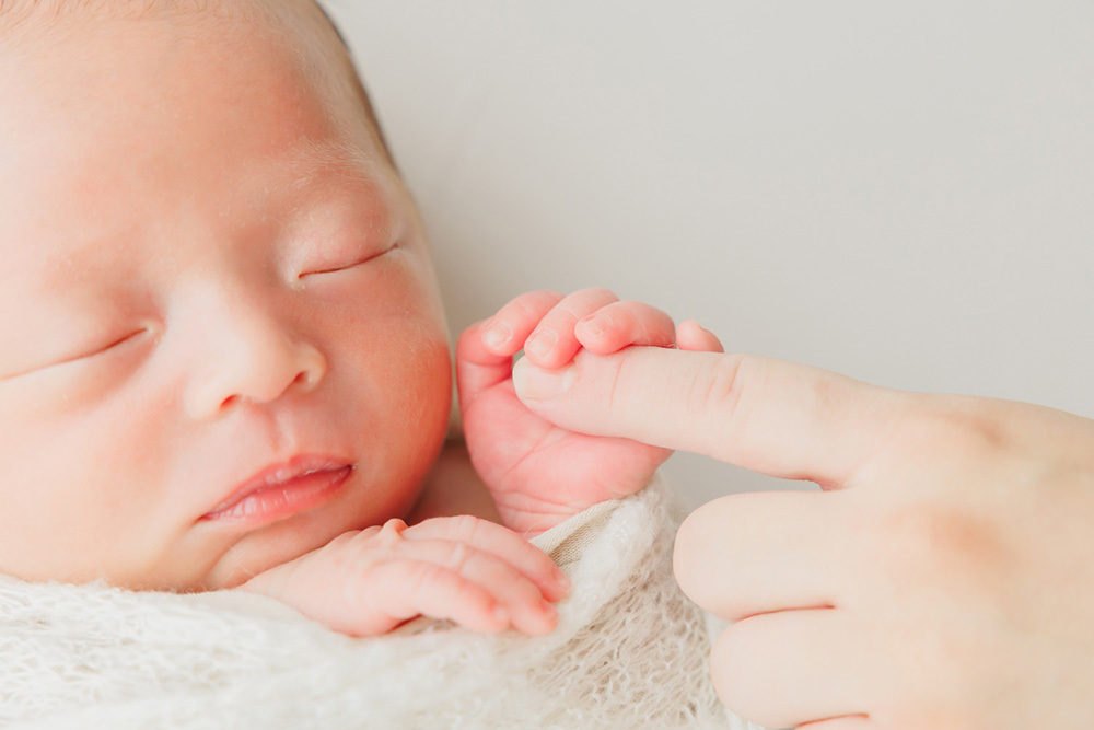 静岡市・富士市・沼津市のドレス専門店フィーノ記念日のニューボーン（新生児の記念撮影）