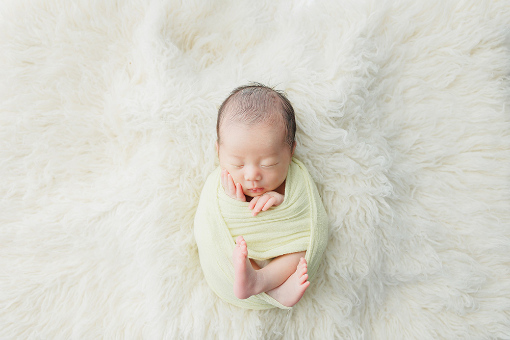 静岡市・富士市・沼津市のドレス専門店フィーノ記念日のニューボーン（新生児の記念撮影）