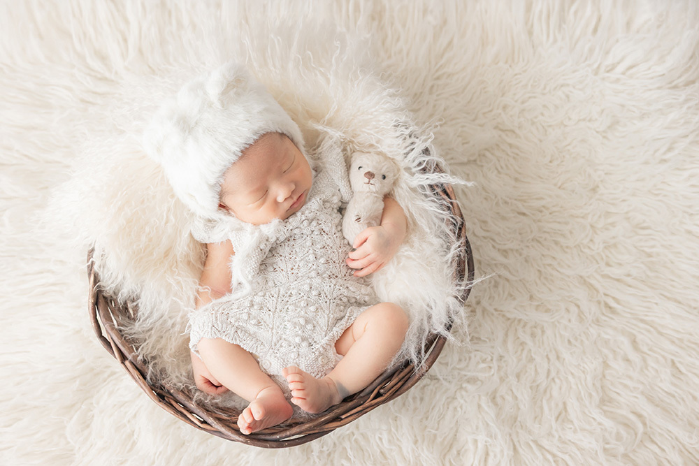 静岡市・富士市・沼津市のドレス専門店フィーノ記念日のニューボーン（新生児の記念撮影）